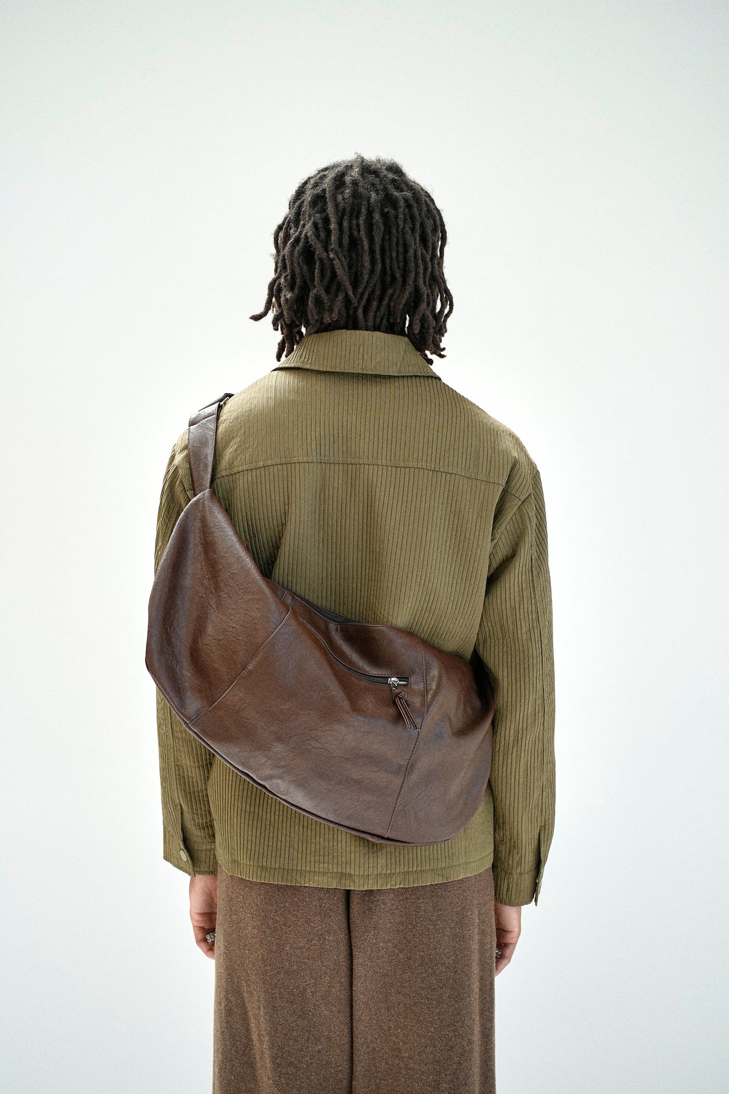 SLOUCH CROSSBODY BAG, BROWN