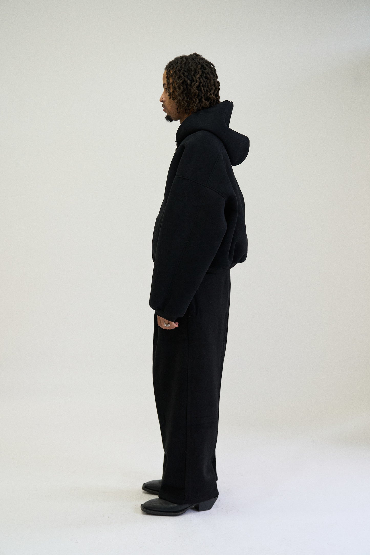 STRUCTURED ZIP HOODIE, BLACK