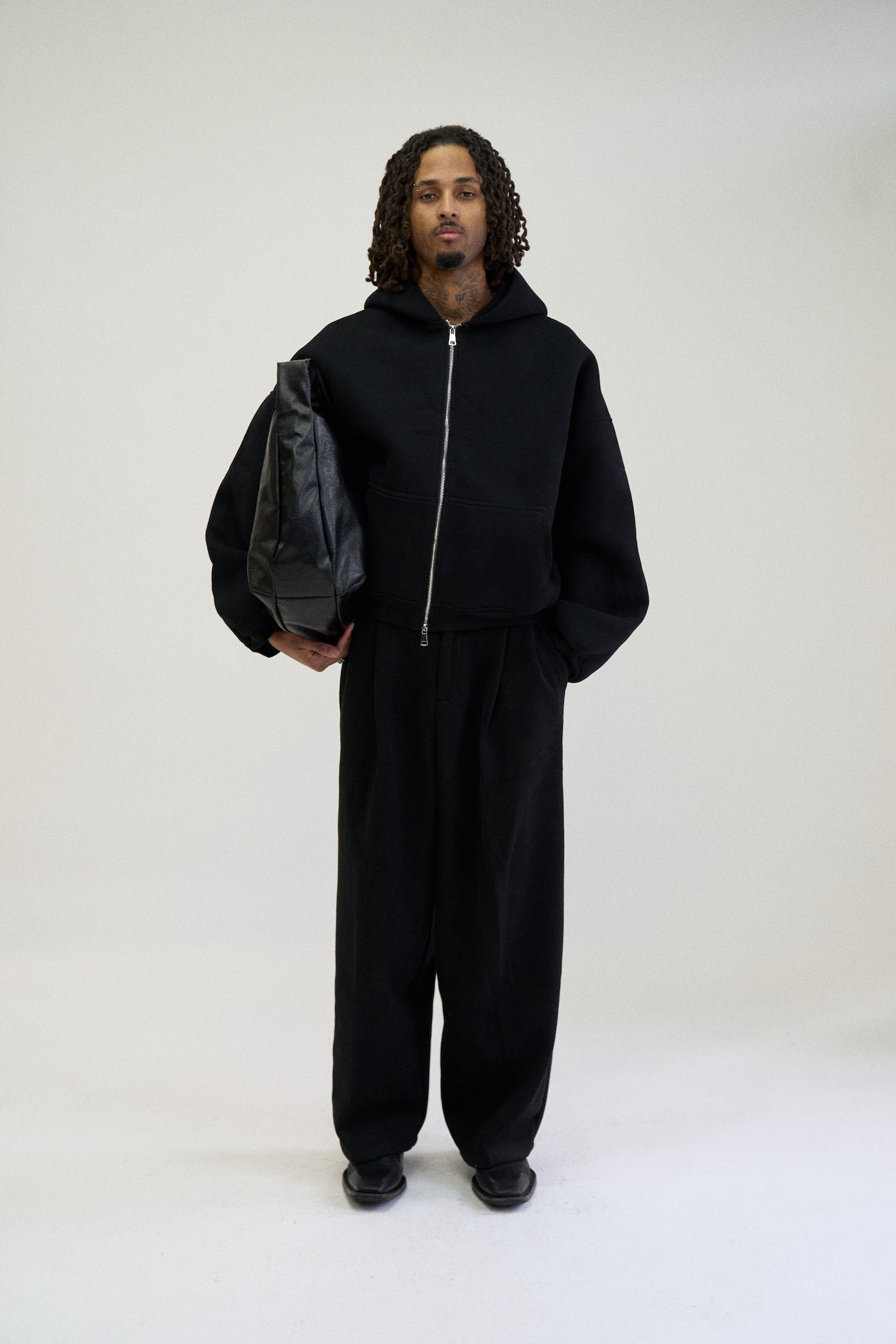 STRUCTURED ZIP HOODIE, BLACK