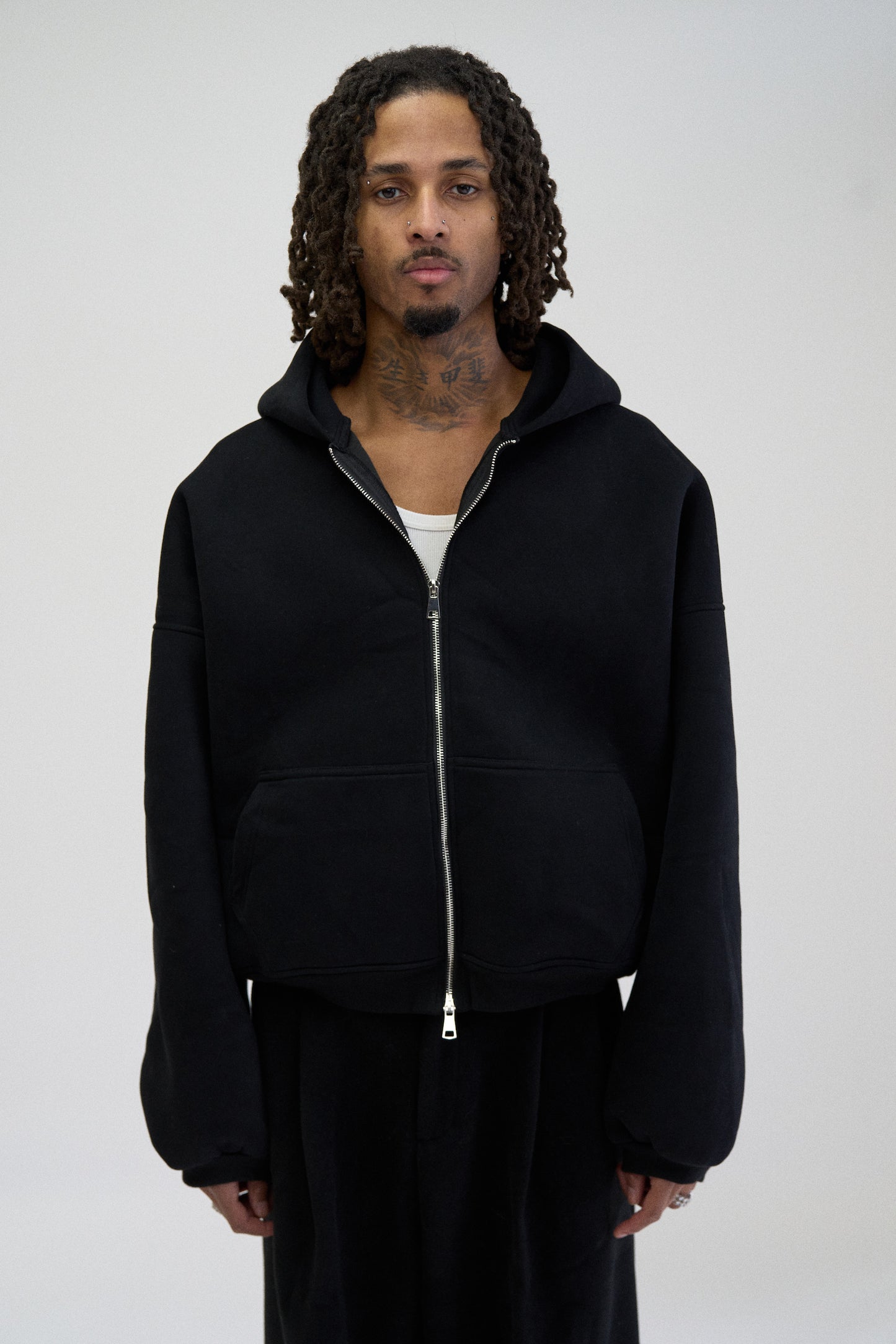 STRUCTURED ZIP HOODIE, BLACK