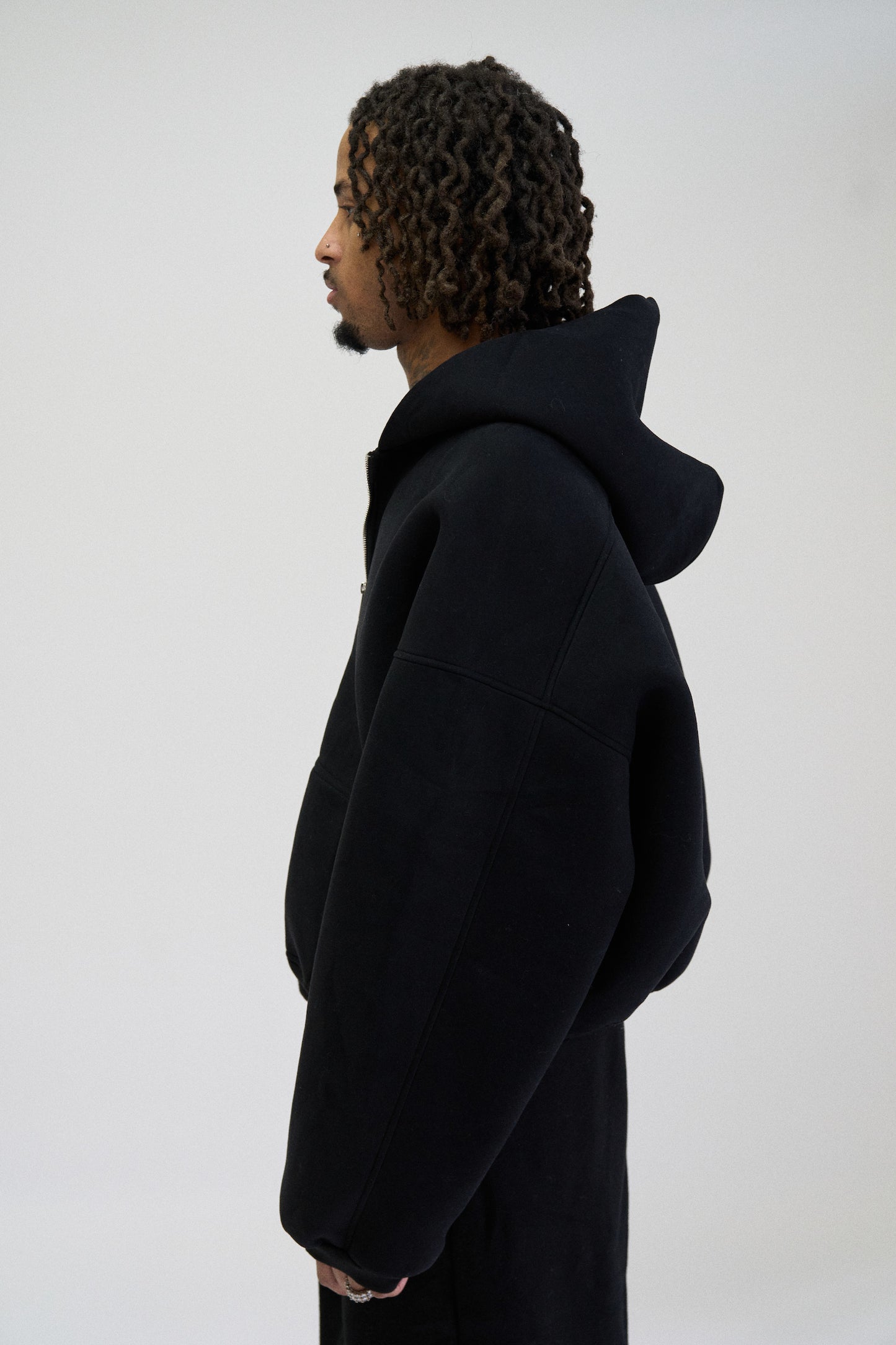 STRUCTURED ZIP HOODIE, BLACK