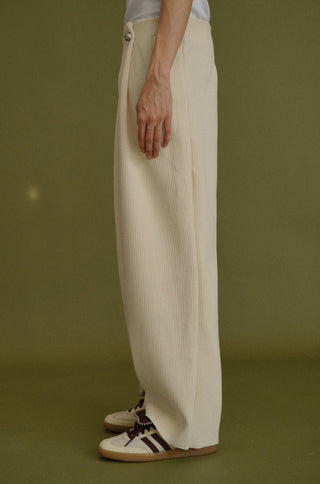 PLEATED POINT TROURSER