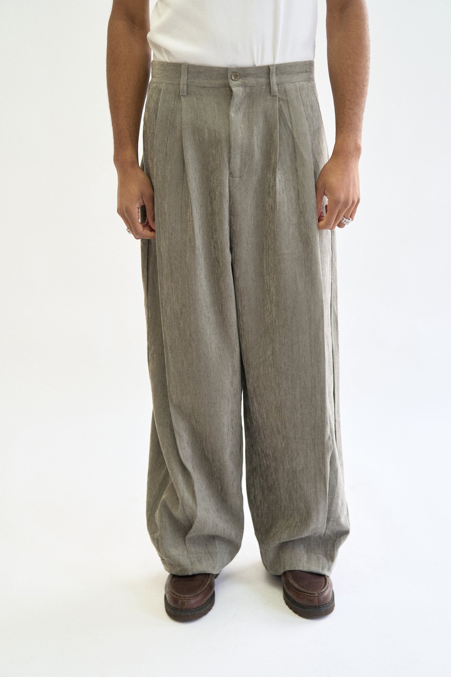 MOTTLE PLEATED TROUSER