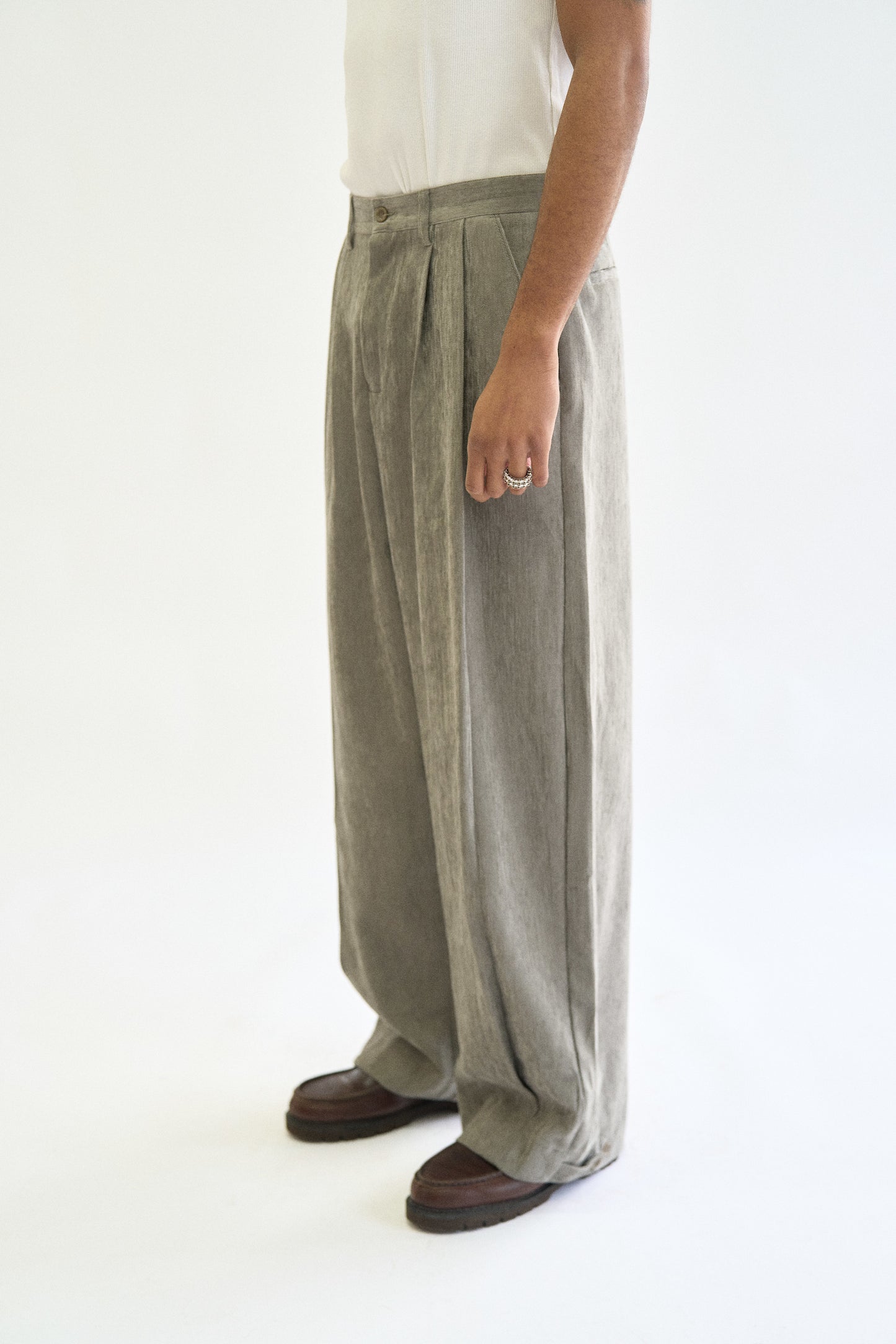 MOTTLE PLEATED TROUSER