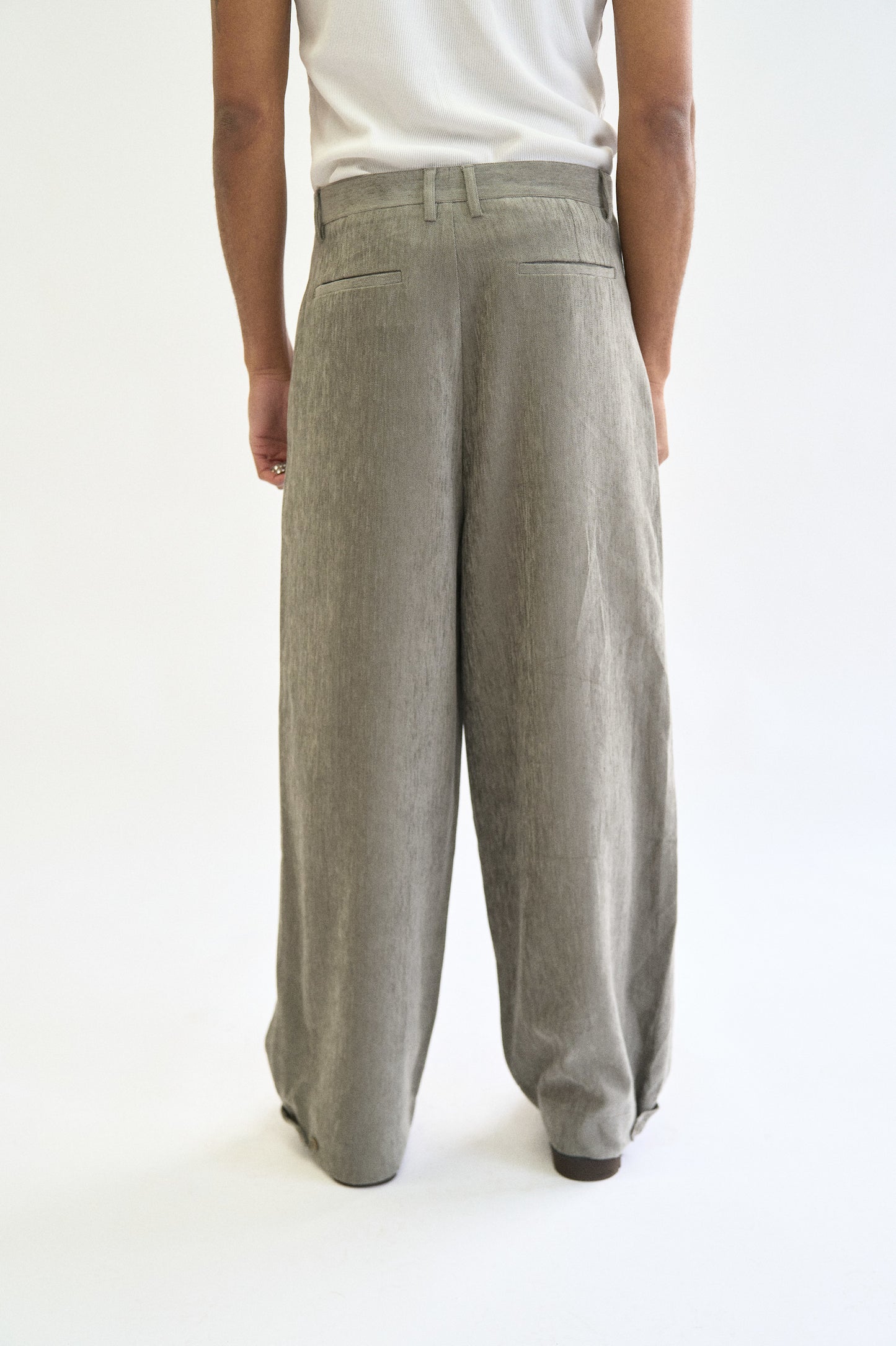 MOTTLE PLEATED TROUSER