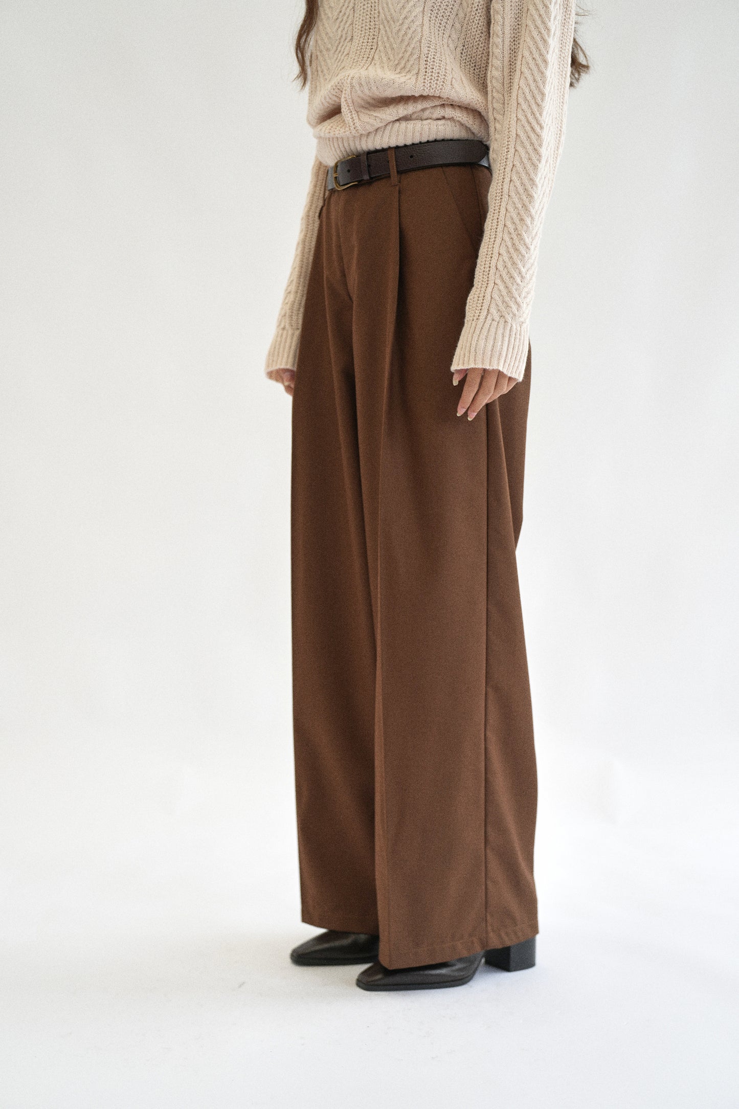 CARAMEL PLEATED TROUSER