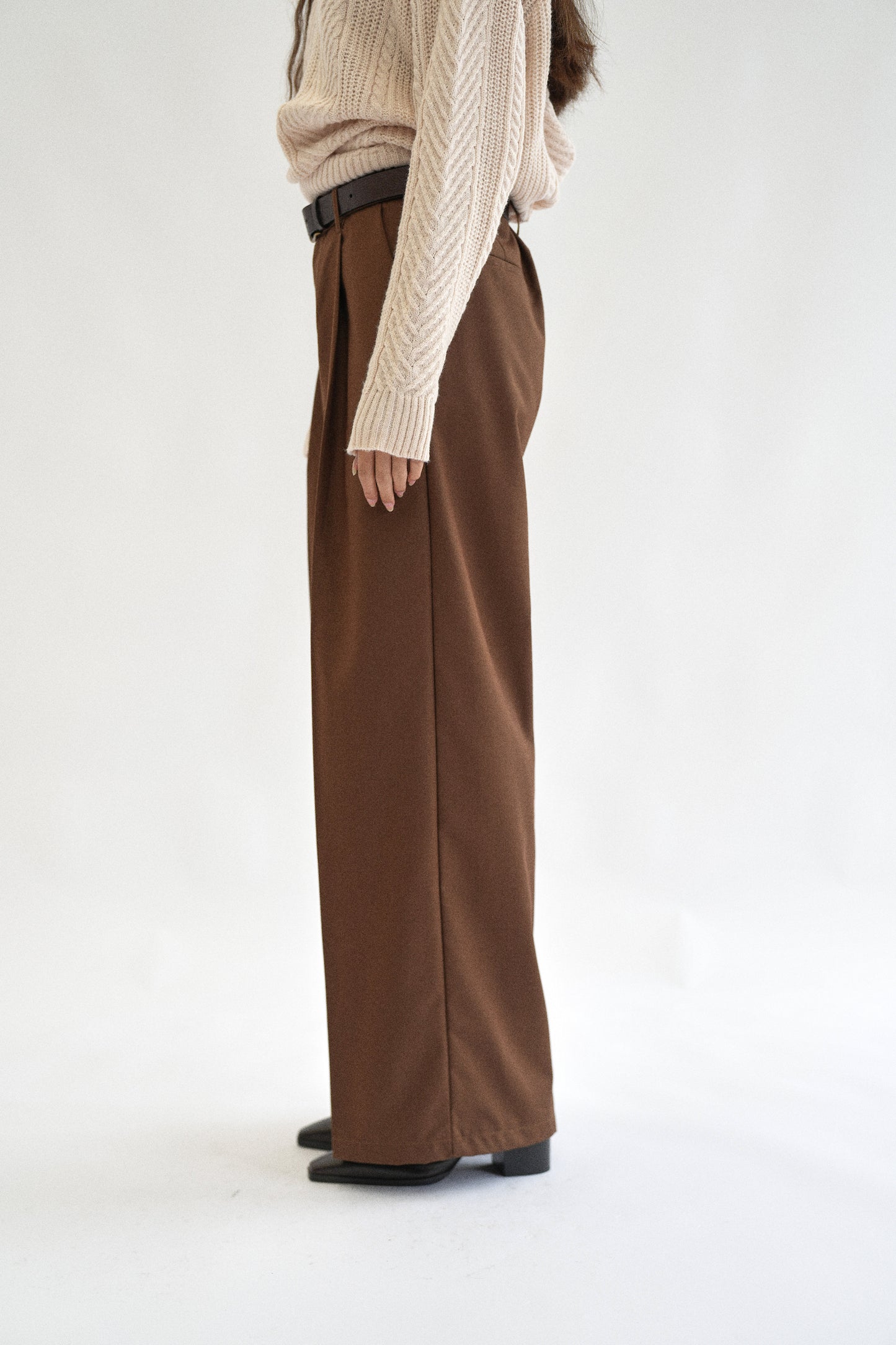 CARAMEL PLEATED TROUSER