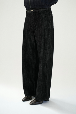 FINAL SALE | PLEAT DARKWASH JEANS