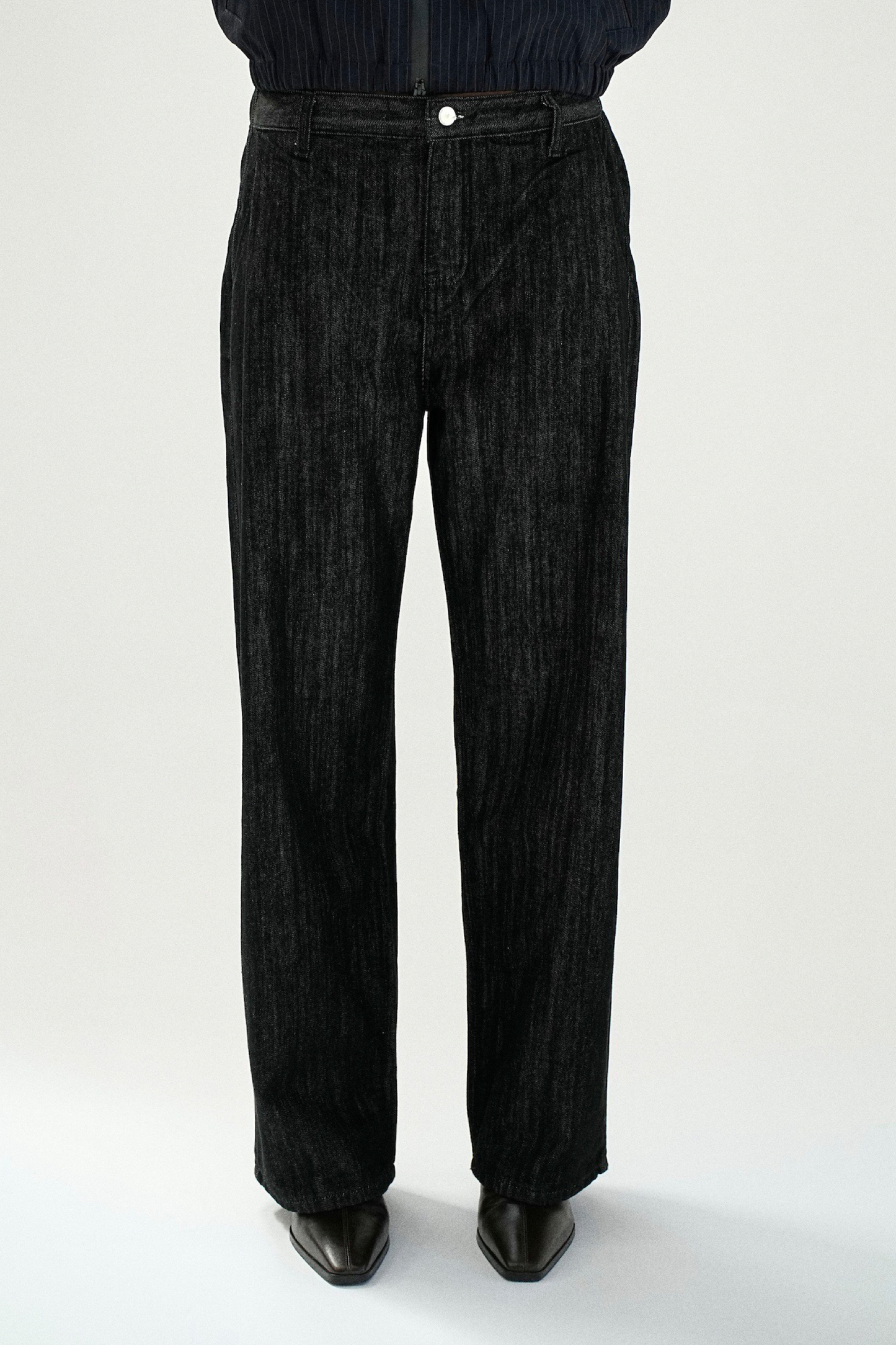 PLEAT DARKWASH JEANS