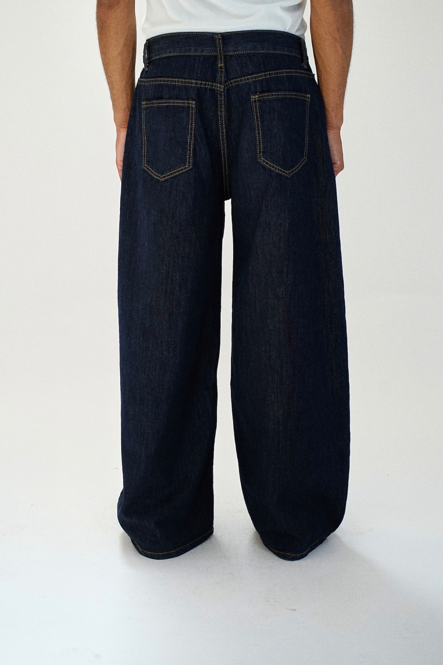 BARREL JEANS